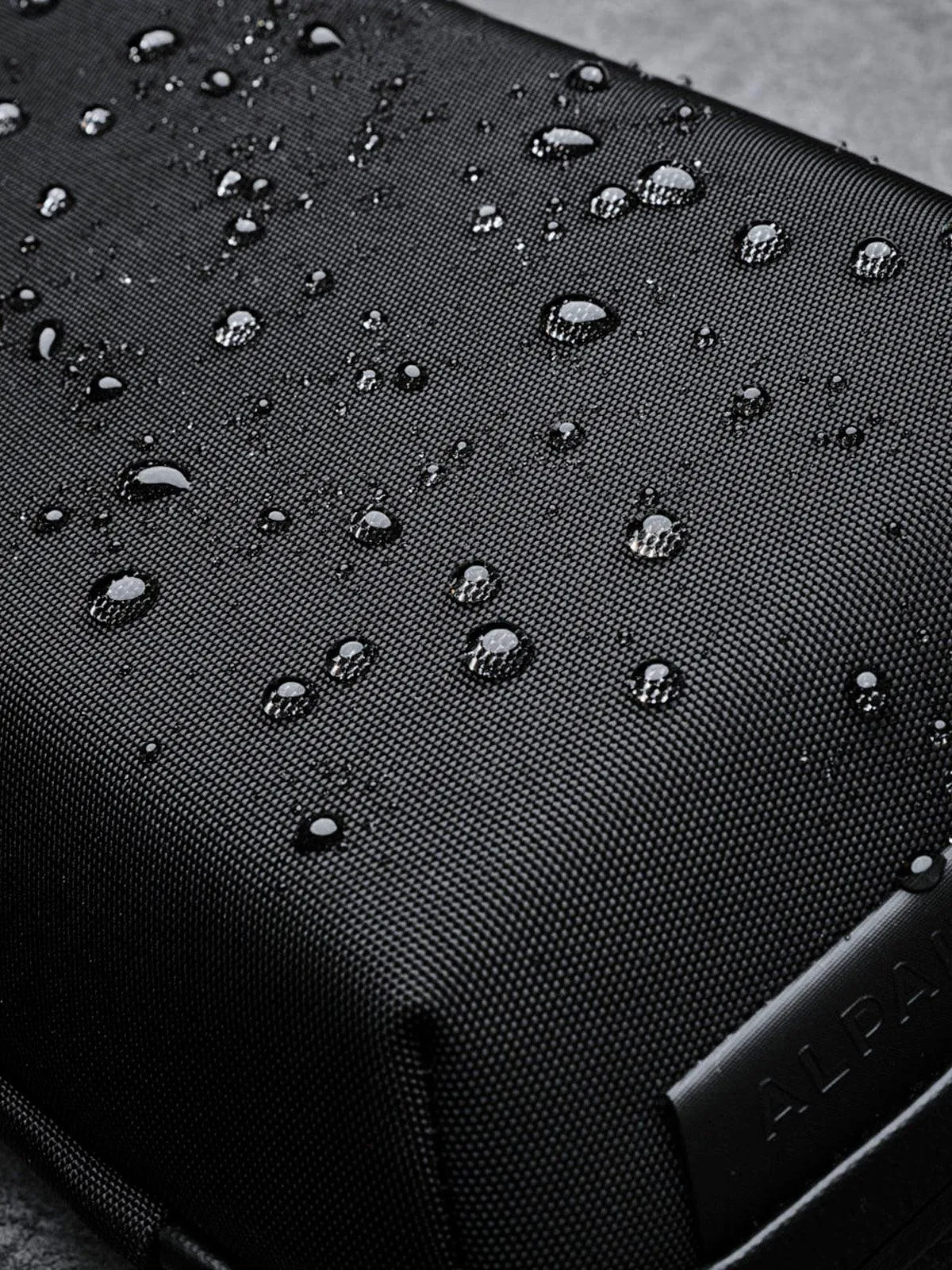 Alpaka Cable Case