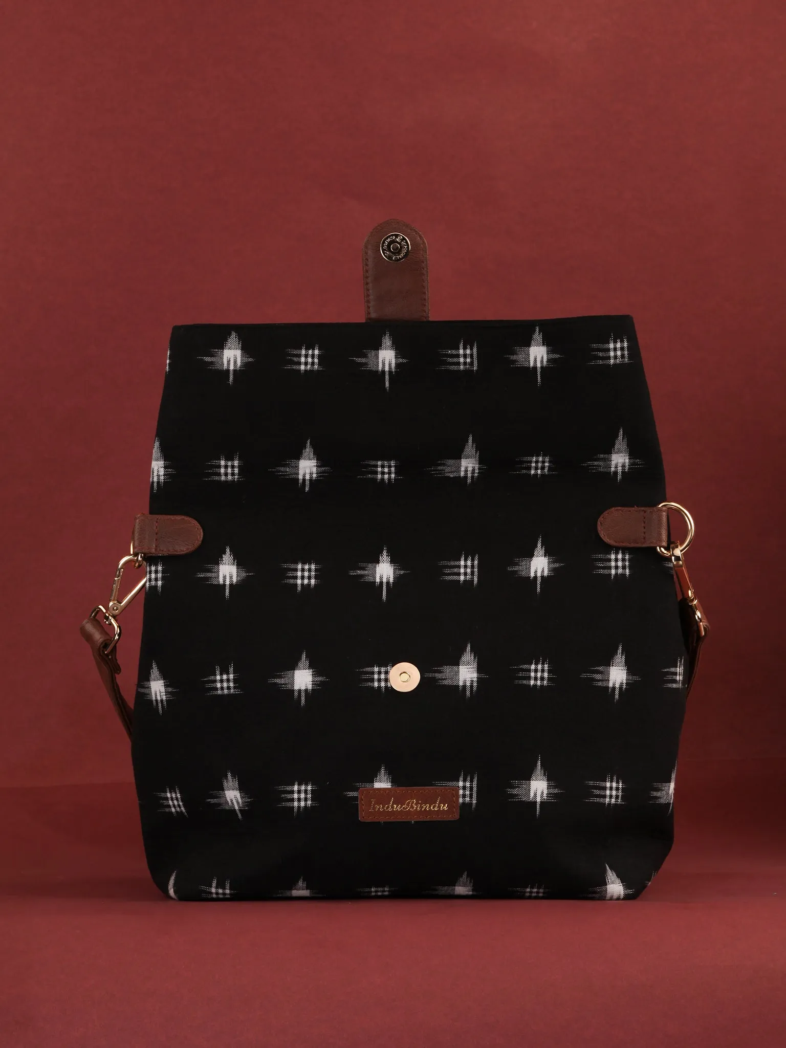 Black White Fold Over Ikat Hand Bag - B0504