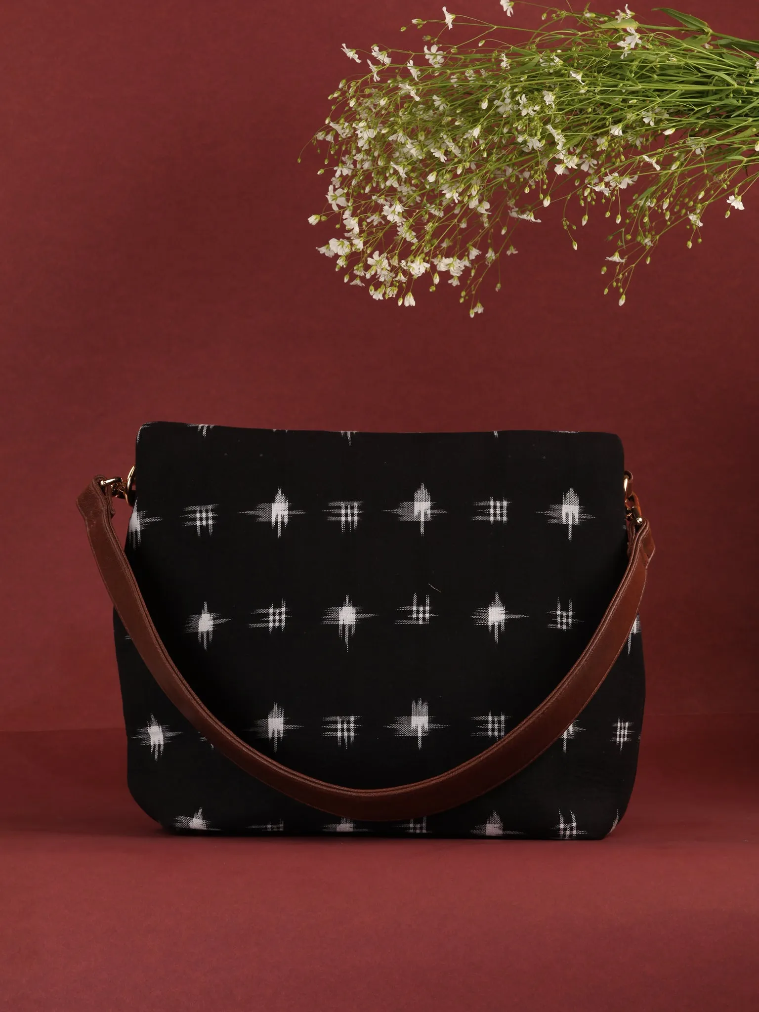 Black White Fold Over Ikat Hand Bag - B0504