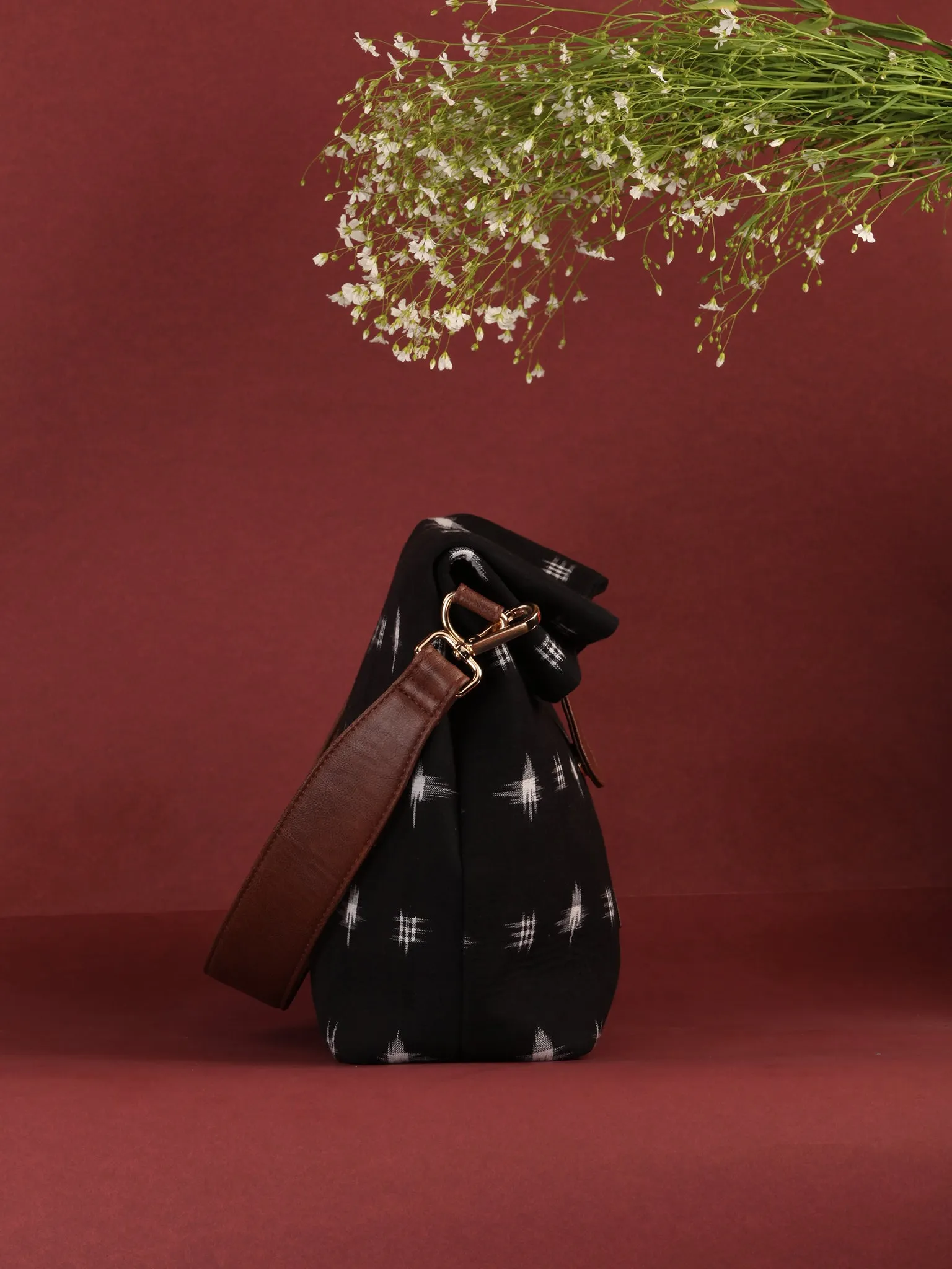 Black White Fold Over Ikat Hand Bag - B0504