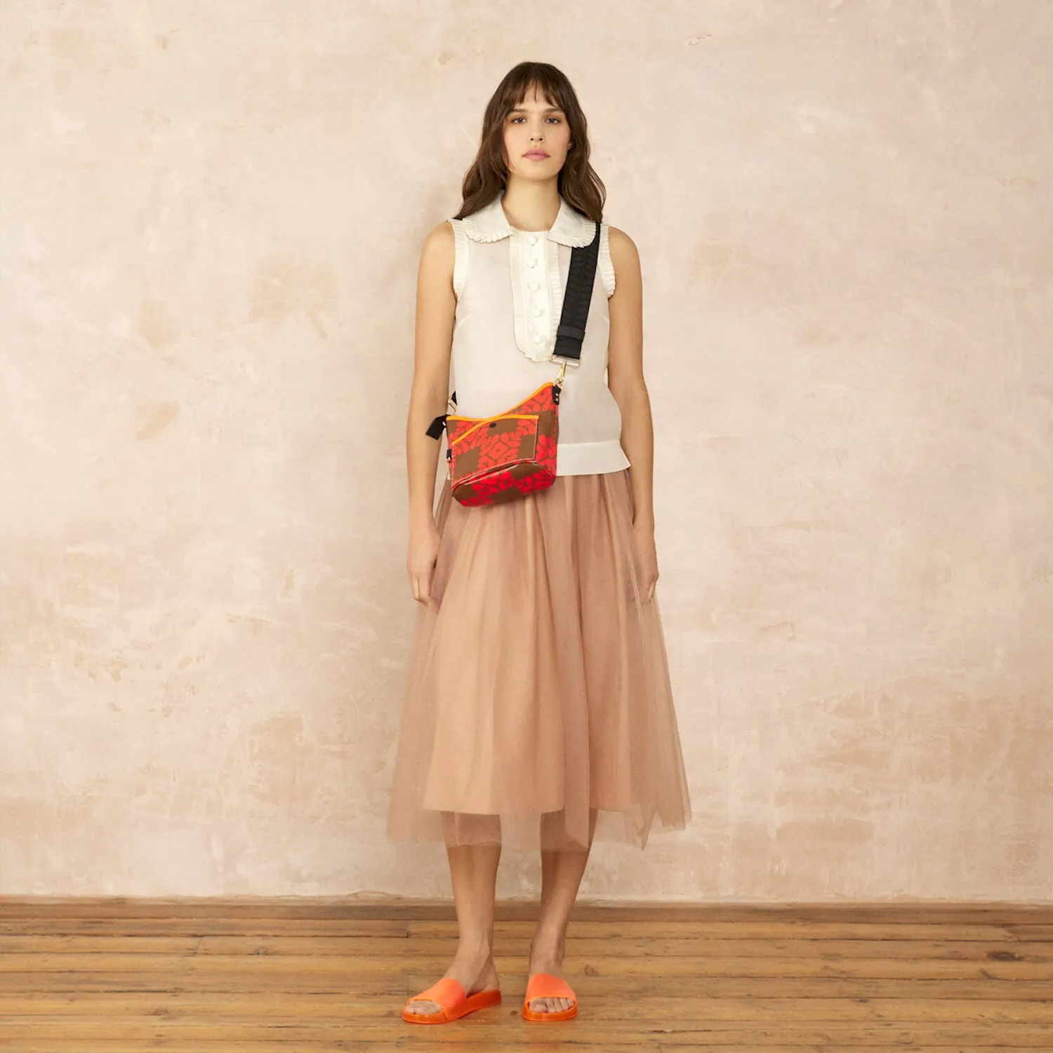 Carrymin Crossbody - Lattice Flower Tile Conker
