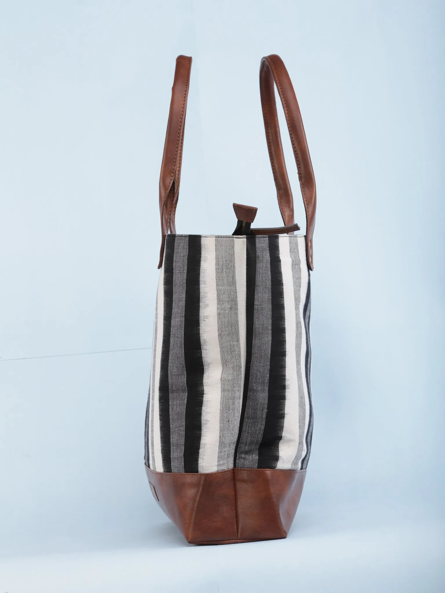 White Black Ikat & Vegan Leather Tote Bag - B1002